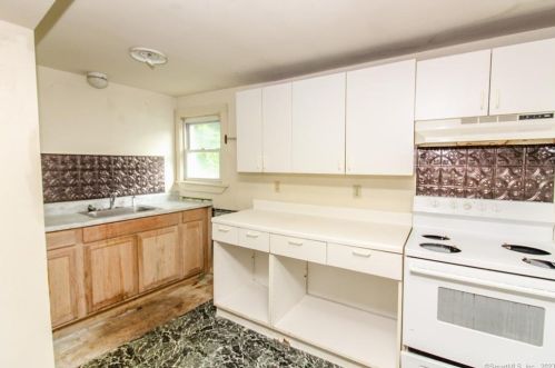 387 Putnam Pike, Killingly CT 06241-1608 exterior