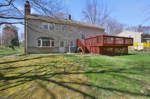 28 Janet Ln, Berkeley Heights NJ 07922-2417 exterior