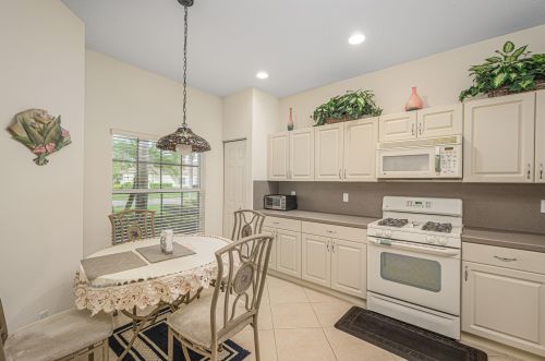 307 Breezy Pt Loop, Fort Pierce FL 34986-2668 exterior