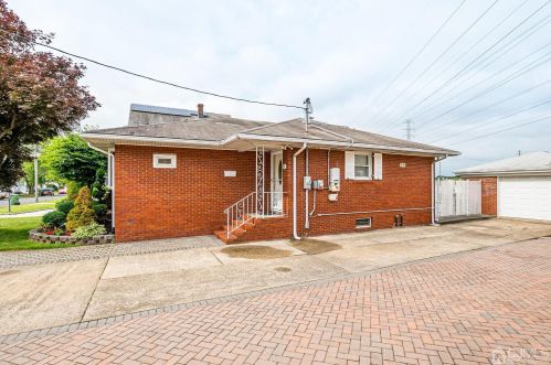 57 Barton St, Edison NJ 08837-2855 exterior