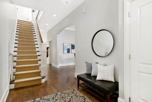 3942 Marshfield Ave, Chicago, IL 60613-2516