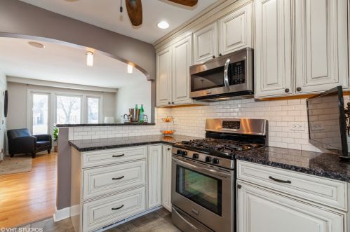 5751 Oriole Ave, Chicago, IL 60631-2267