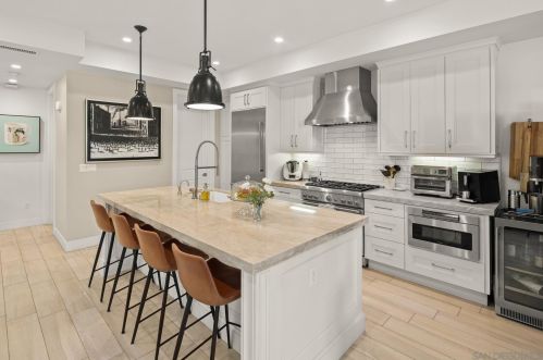 712 Ave, San Diego CA 92118-1716 exterior