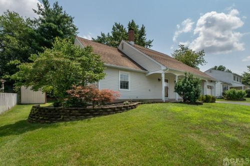 16 Roxy Ave, Edison, NJ 08820-1612