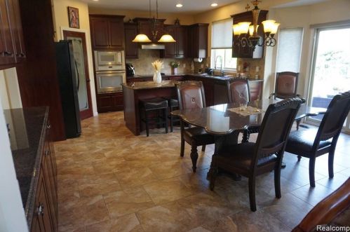 50282 Cavendish Dr, Macomb Township MI  48044-1128 exterior