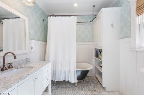 8 Franklin St, Fredon NJ 07860-1604 exterior