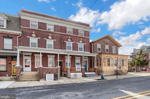 516 Park Ave, Lancaster, PA 17602-2156