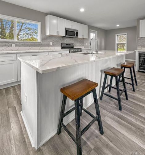 19433 22 Mile Rd, Macomb Township MI 48044-1706 exterior