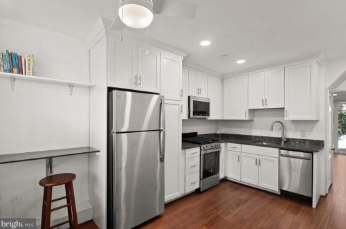 1060 Thomas Jefferson St, Washington DC  20007-3832 exterior