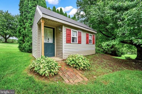 1739 Conard Rd, Lancaster PA 17602-1302 exterior