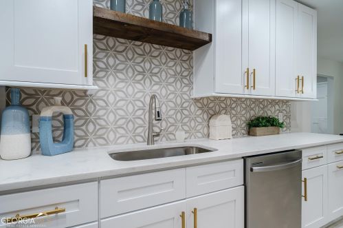 25 Chaumont Sq, Atlanta GA  30327-1088 exterior