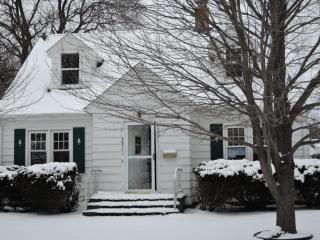 429 Glendale Blvd, Kalamazoo, MI 49004-1355