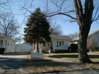 1067 Roanoke Ave, Springfield MO  65807-1663 exterior