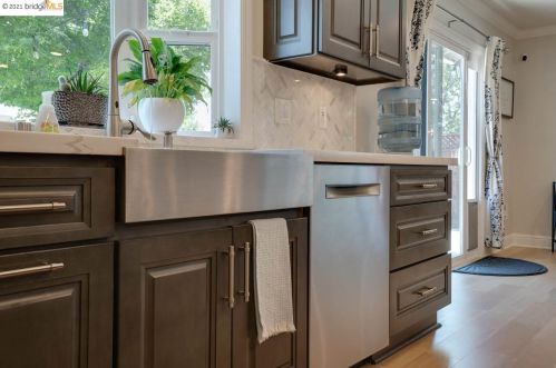 3978 Mulberry Dr, Concord CA 94519-1216 exterior