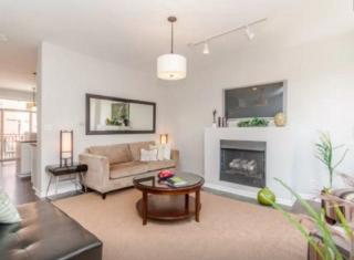 720 Evergreen Ave, Chicago IL  60610-7000 exterior