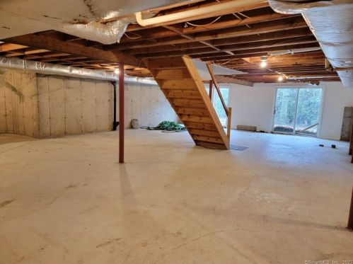 39 Nicole Rd, New Britain CT  06053-1475 exterior