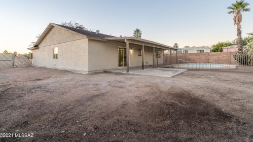 7930 Oldfather Dr, Tucson AZ 85741-1623 exterior