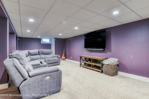 17 Carriage Dr, Middletown NJ 07748-3504 exterior