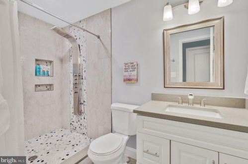 6651 Old Chesterbrook Rd, Mc Lean VA  22101-4661 exterior