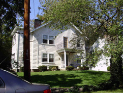 17 Maple St, Newton MA  02466-2404 exterior