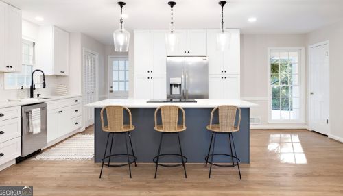 7330 Hunters Branch Dr, Atlanta GA  30328-1721 exterior