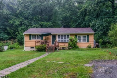 929 Plymouth Lake Dr, Fredon NJ  07860-4127 exterior