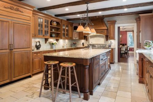 26 Day Rd, Armonk NY 10504-2408 exterior