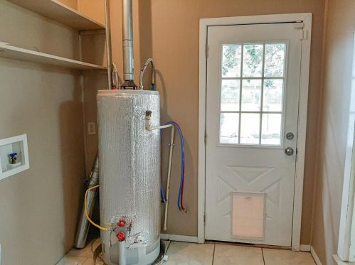 318 Bush Dr, Huntsville TX 77320-3402 exterior