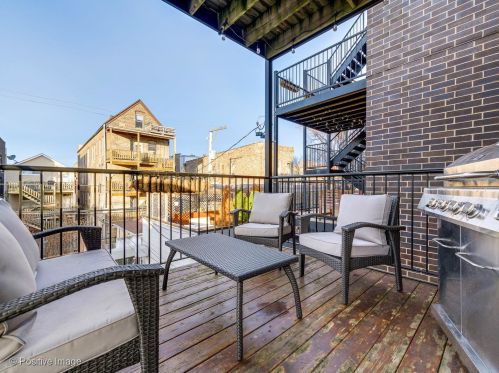 1538 Walton St, Chicago IL  60642-5282 exterior