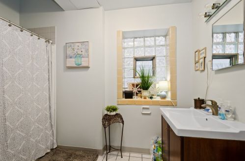 2317 Roscoe St, Chicago IL 60641-4647 exterior