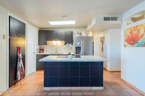 7925 Beverly St, Tucson AZ 85710-5803 exterior