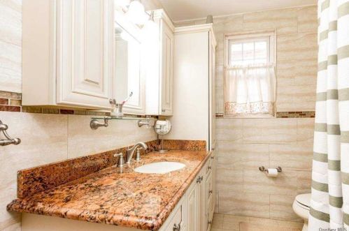 85-31 144th St, Jamaica NY 11435-3104 exterior