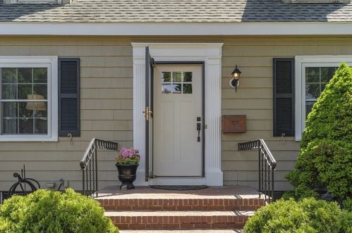 22 Newcastle Rd, Peabody, MA 01960-1936