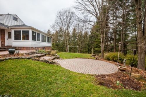 62 Cooper Rd, Parsippany NJ 07834-3419 exterior