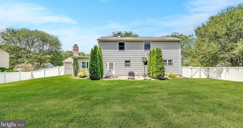 47 Crestwood Dr, Trenton NJ 08690-1936 exterior