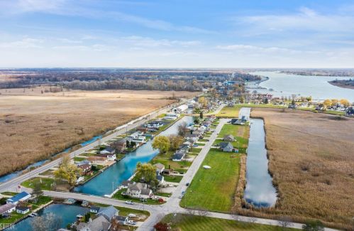 6334 Marina Dr, Algonac MI 48001-4212 exterior