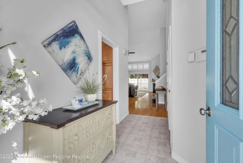 7 Baytree Cir, Middletown, NJ 07748-5105