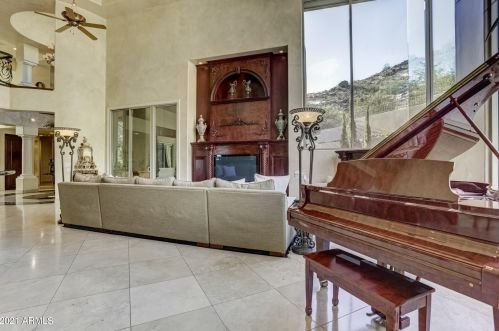 13841 Cyn Dr, Phoenix AZ 85016-2403 exterior