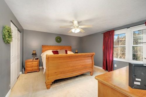 146 Lansdowne Dr, Moon Twp PA 15108-3028 exterior