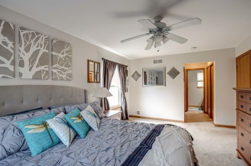 8520 Acorn Path, Bull Valley IL 60097-8866 exterior