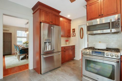 10 Madison Ave, Maplewood NJ 07040-2207 exterior