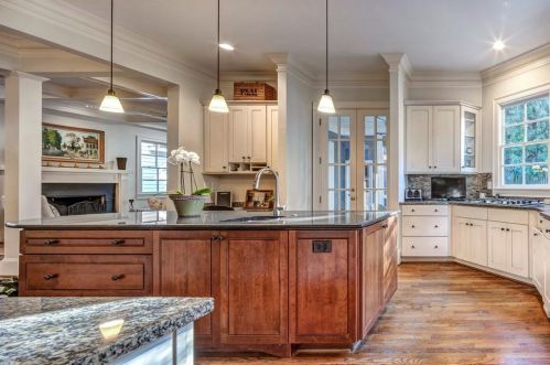 2181 Brookview Dr, Atlanta GA 30339-4606 exterior