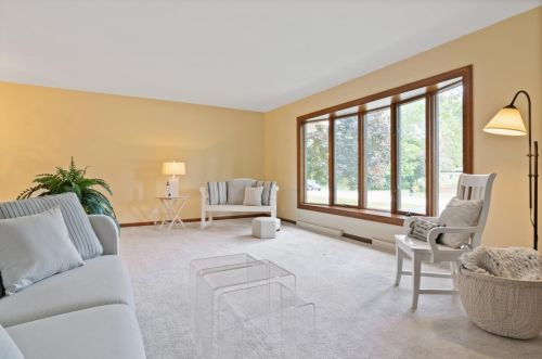 8921 Rexleigh Dr, Milwaukee, WI 53217-1864