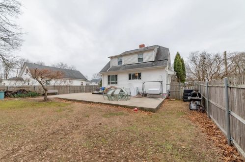 325 Greenville Ave, Providence RI 02919-1330 exterior