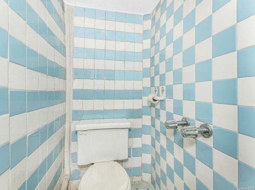 2224 Valentine Ave, Bronx NY 10458-7139 exterior