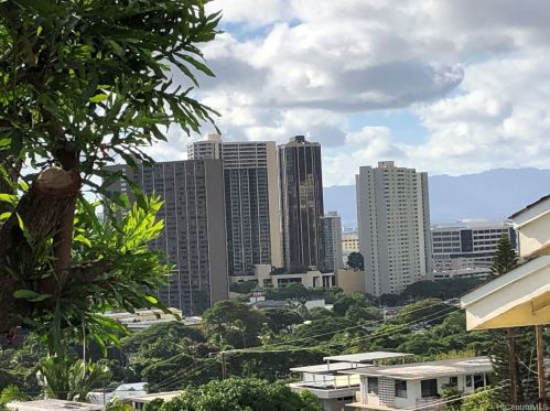 1608 Miller St, Honolulu HI 96813-1870 exterior