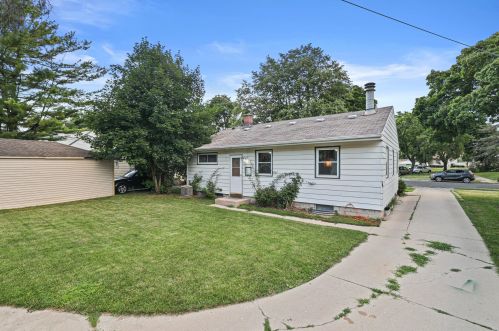 7639 Palmetto Ave, Milwaukee, WI 53218-3747