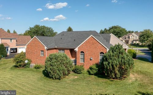 2091 Mallard Dr, Lancaster PA 17601-5457 exterior