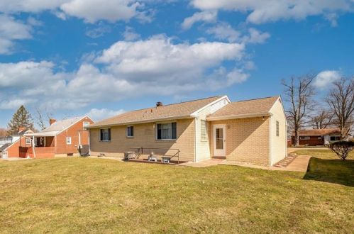 496 Lougeay Rd, Pittsburgh PA 15235-4505 exterior