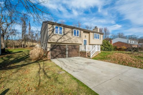 417 Meade Dr, Moon Twp, PA 15108-9616